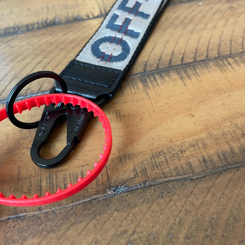 Off-white accessory - Picture 3 of 3